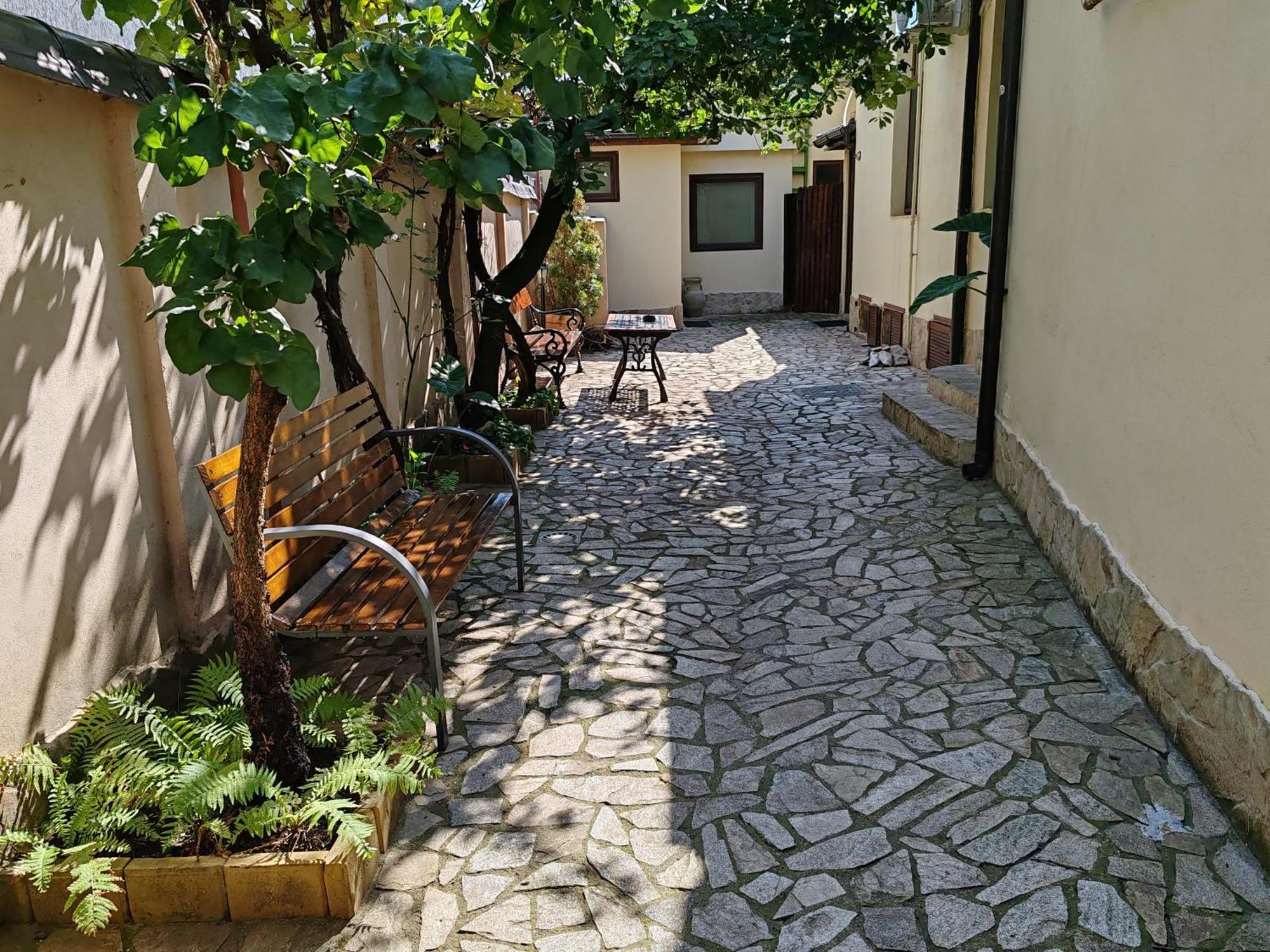 Arthouse Lucrezia Hotell Timişoara Exteriör bild