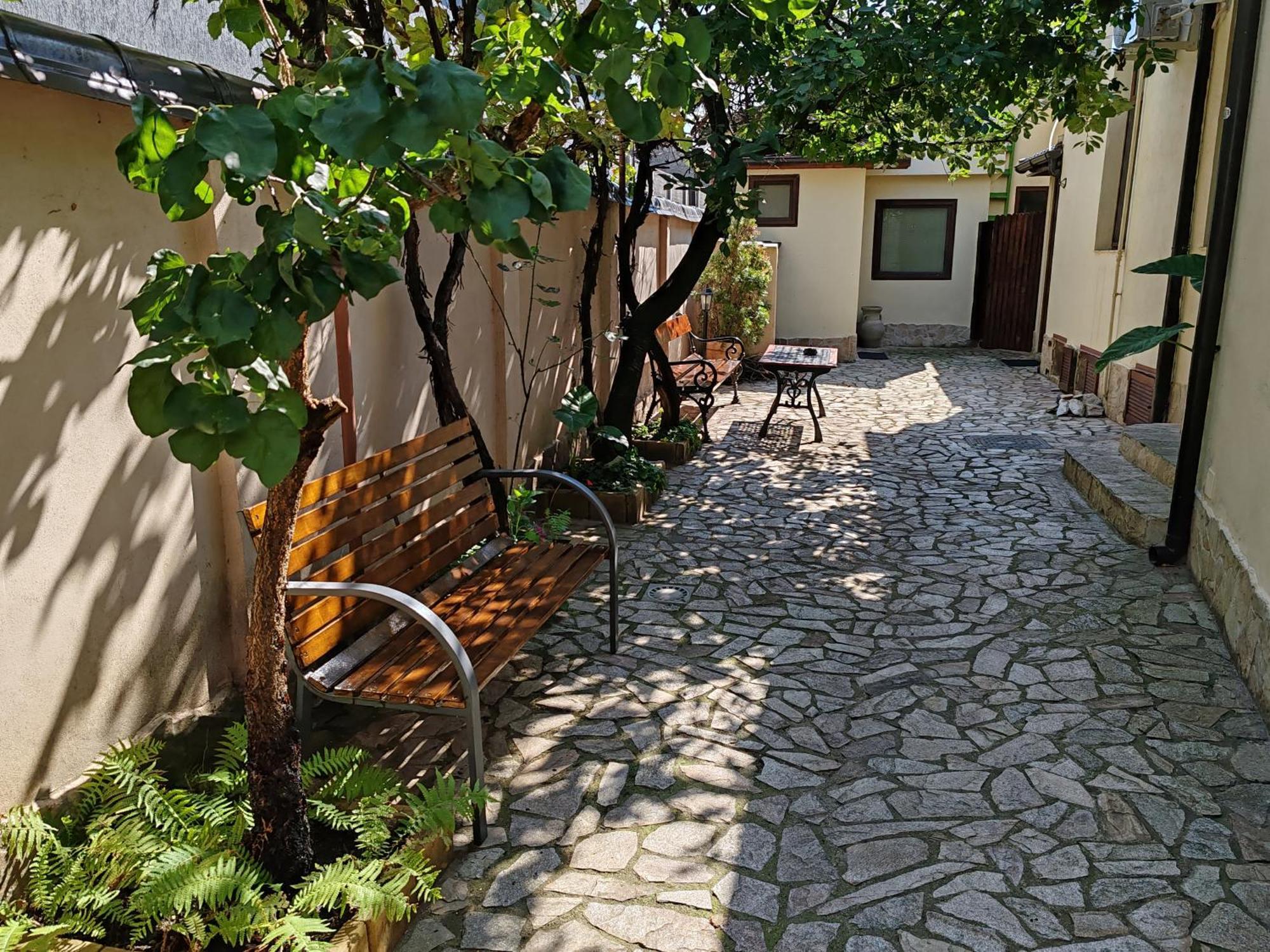 Arthouse Lucrezia Hotell Timişoara Exteriör bild